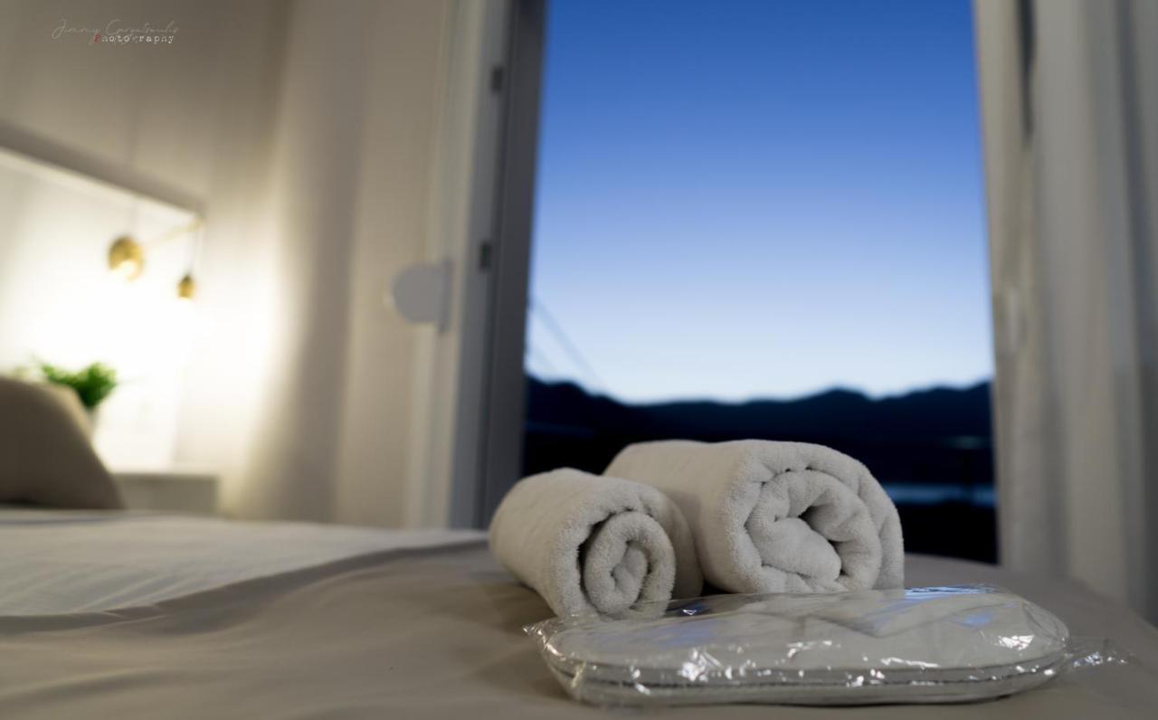 Sunset Brand New Luxury Apt With Pool & Sea View Kárpathos Eksteriør billede